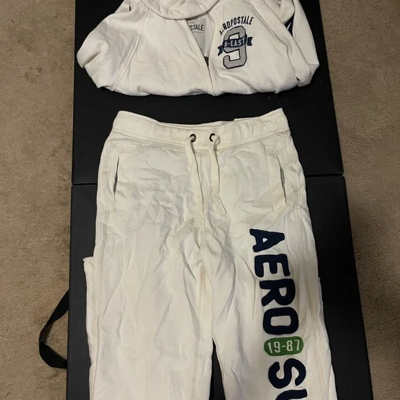 Aeropostal Unisex Sweat suit - Picture 3 of 7